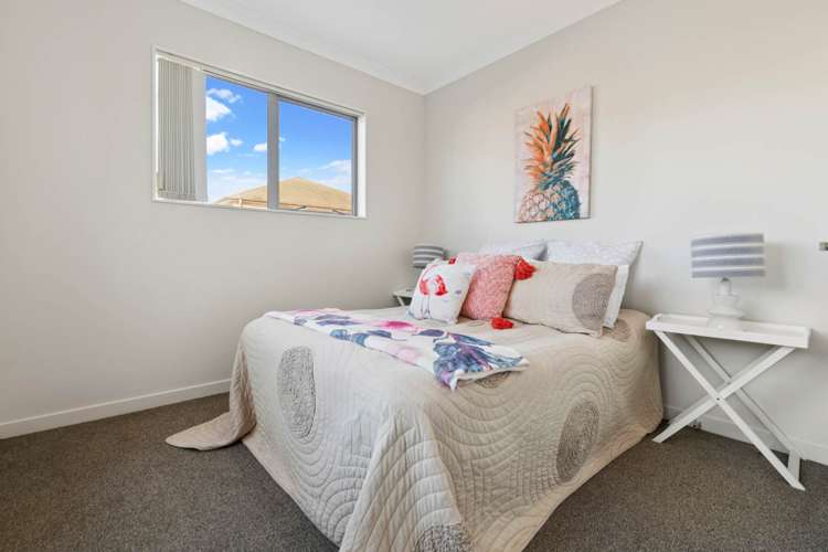 8 Castlederg Drive Flat Bush_12