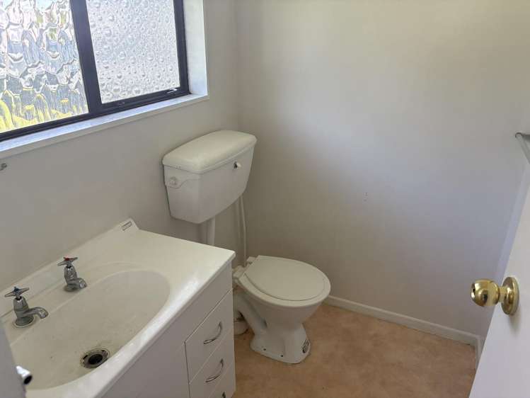 26A Hennessey Street East (left) 1207_6