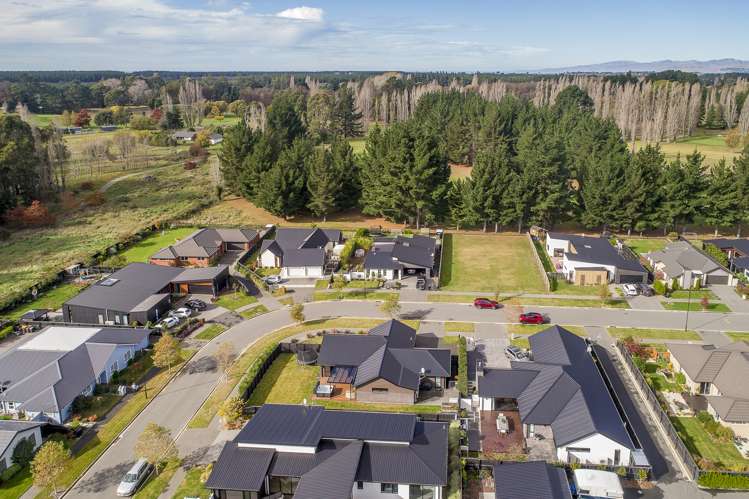 10 Kohunga Crescent Bottle Lake_22