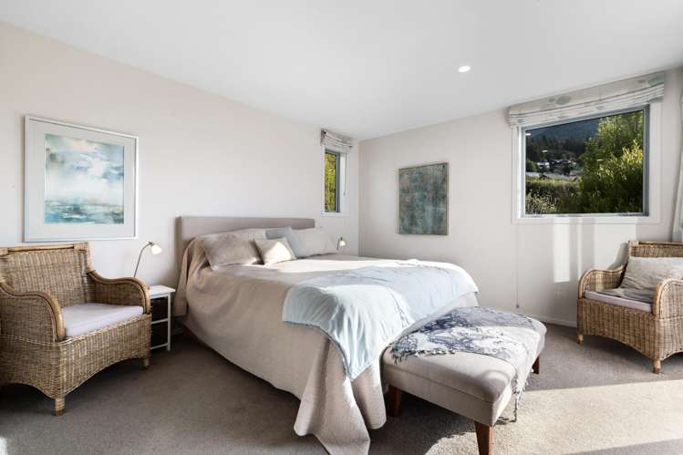 9 Matakauri Place Fernhill/Sunshine Bay_15