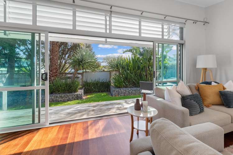 2/2 Salem Place Torbay_9