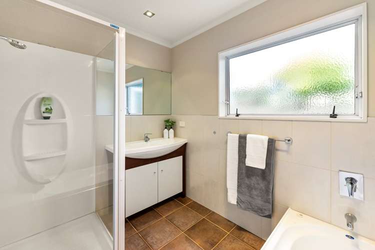 23b Beach Road Otumoetai_12