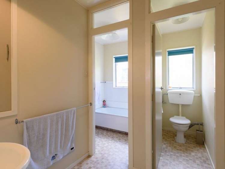 3 Hillview Crescent Paparangi_13