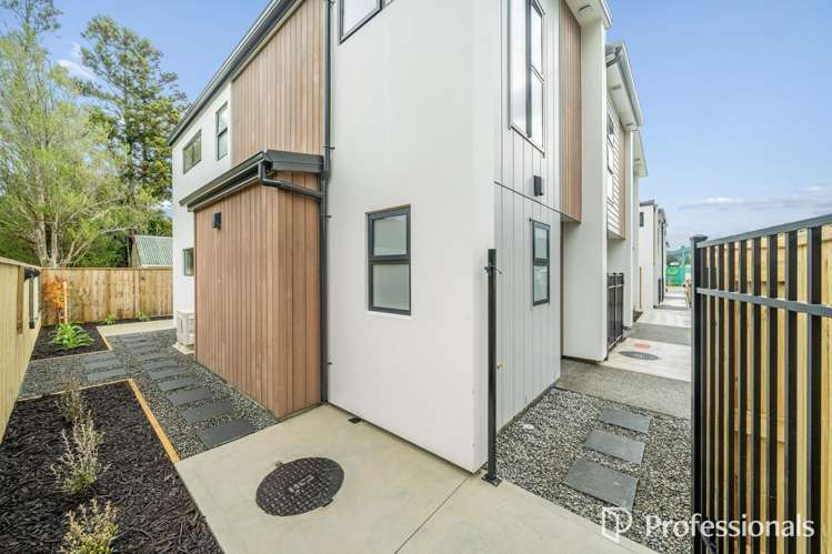 31 Wainuiomata Road Wainuiomata_14