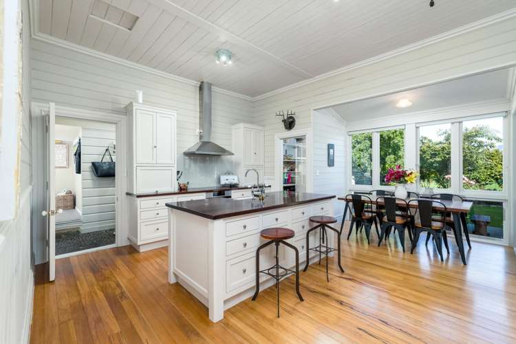 357 Hook School Road Makikihi_1