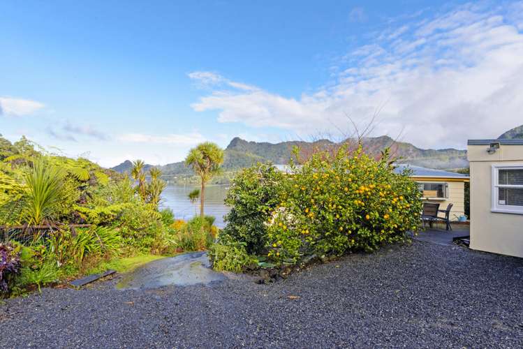 1204 Huia Road Huia_14