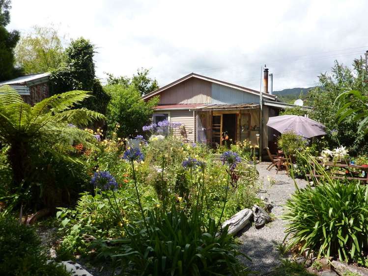 6 Newcastle Street Waimangaroa_15