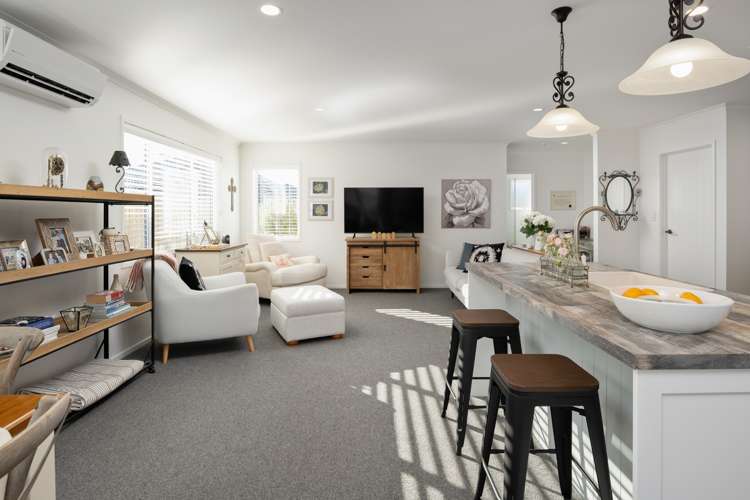 34 Harvard Road Burleigh_8