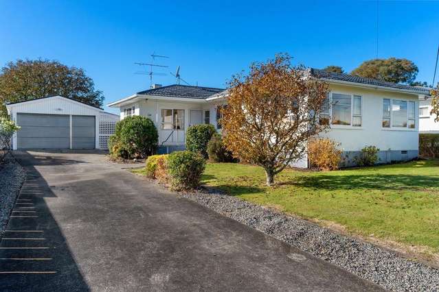Well-Maintained Family Home in Prime Location!