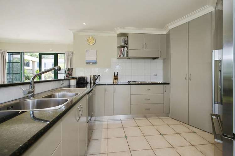 2 Beach Road Mellons Bay_5