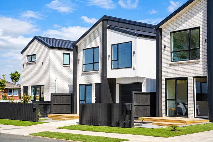2/2 Halswell Street Mangere East_14
