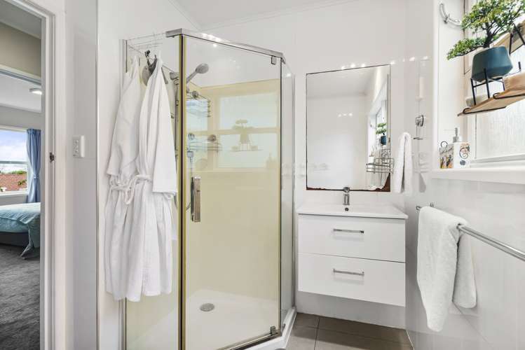 2/17a Kawau Road Greenlane_8