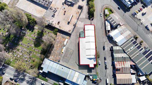 Functional warehouse with yard