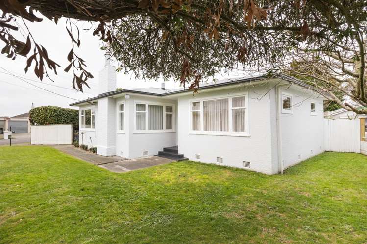 11 Churchill Avenue_0