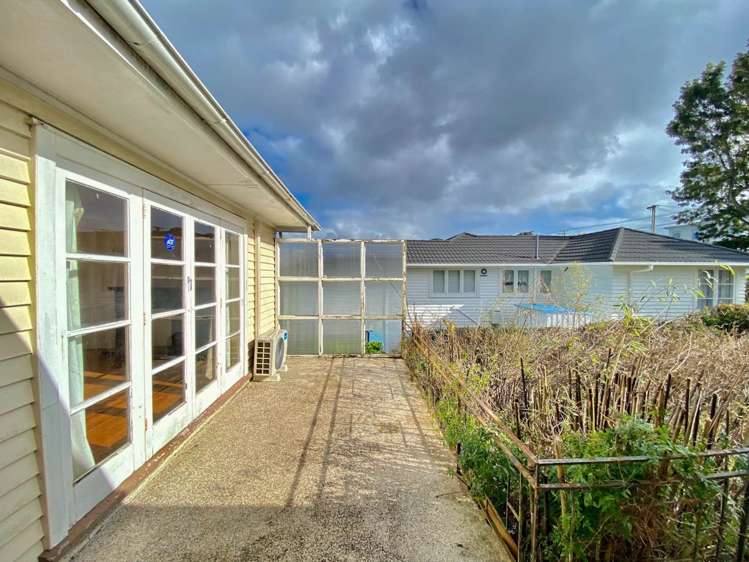 94 Golf Road New Lynn_11