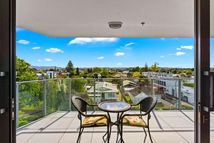 3A/84 Gunner Drive Te Atatu Peninsula_3