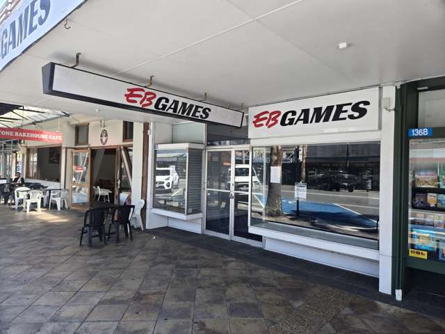 High foot traffic retail space for lease