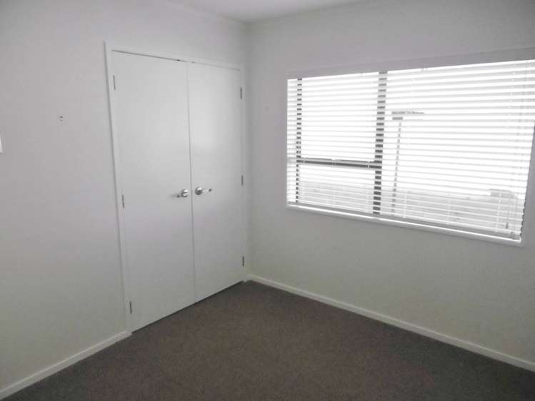 2/2 Moana Avenue Belmont_11