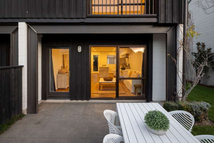 2/10 Conference Street Christchurch Central_14