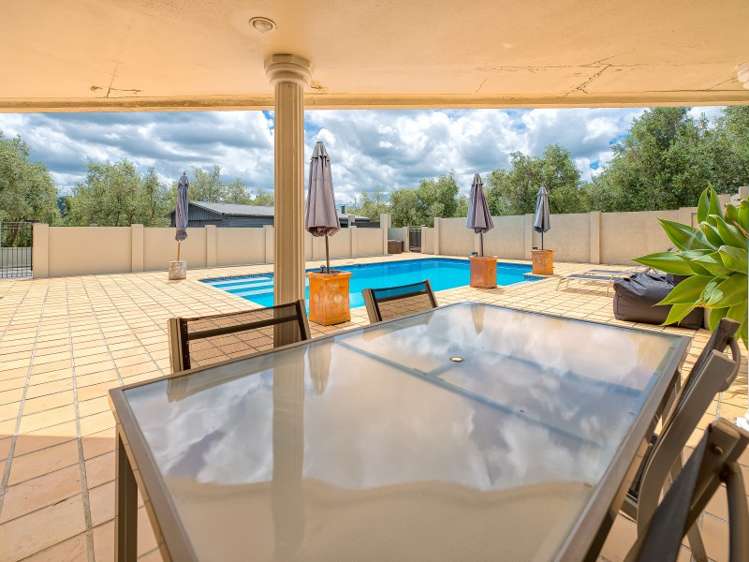 33 Main Road Bombay_10