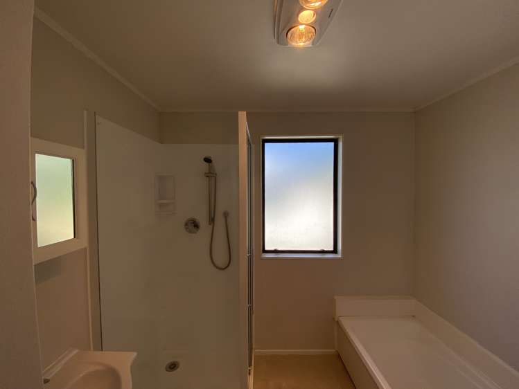 2/143 Canal Road Avondale_12