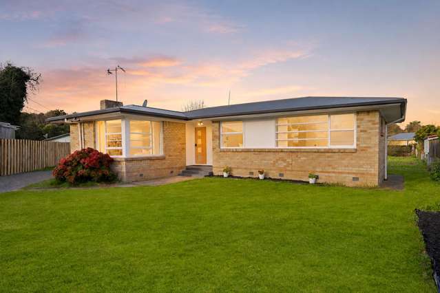 Renovated Brick Home | Huge 995sqm Section