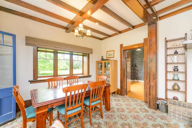 27 High Street Bulls_24