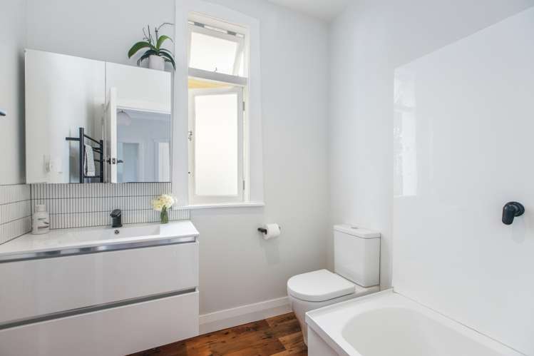 34 Puru Crescent Lyall Bay_10