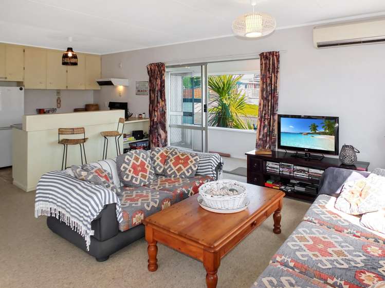 7 Hennessy Street East Foxton Beach_7
