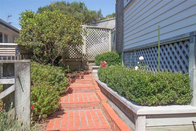 187 Helston Road Paparangi_16