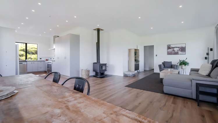 6190 South Road Rahotu_32