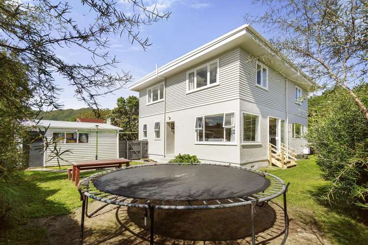 15 Waddington Drive Naenae_11