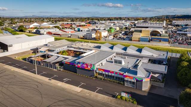 Two Tenants  - One great opportunity!
