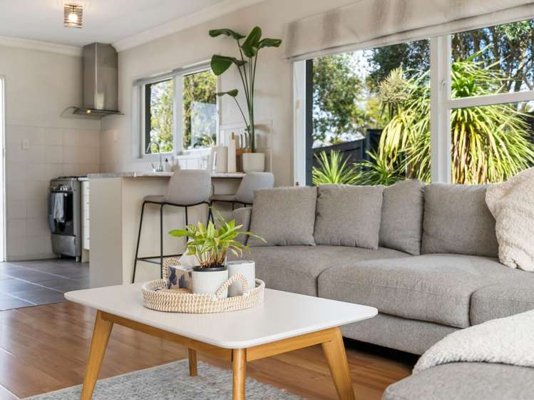 1/1 Broadview Place Howick_13