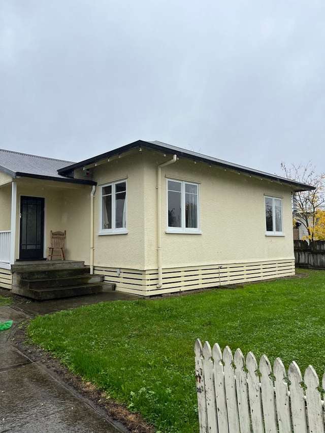 2 Bedroom house with garage and new bathroom