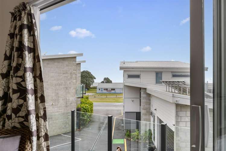 5,7 and 8/27 Marine Parade Carters Beach_10