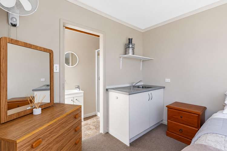 82 Glover Road Hawera_16