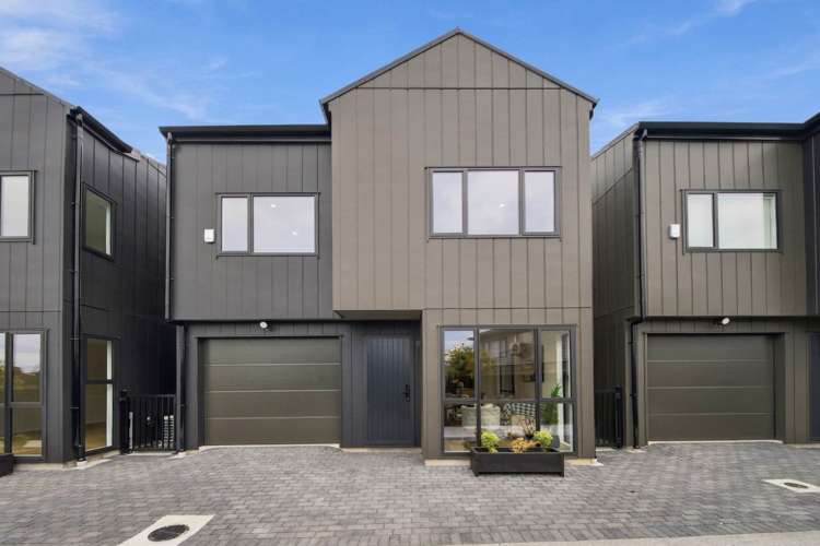3B & 3C Towra Place Botany Downs_30