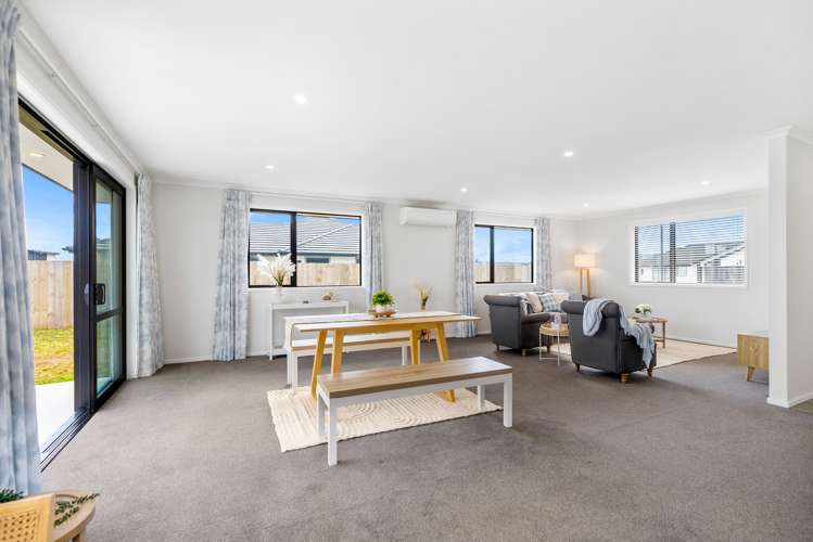 17 Saint Michael Crescent One Tree Point_19