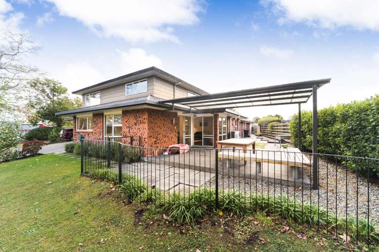 8 Aintree Crescent_2