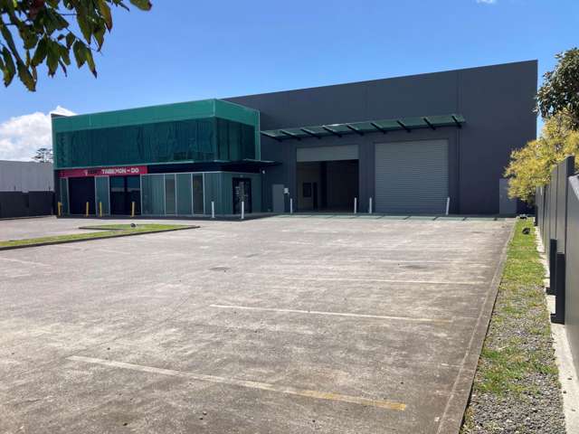 2,208M² STANDALONE OFFICE/WAREHOUSE
