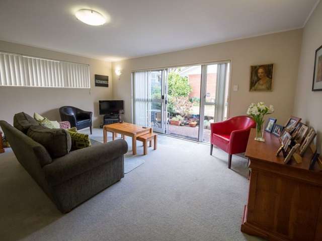 2/80 Trafalgar Street Onehunga_1