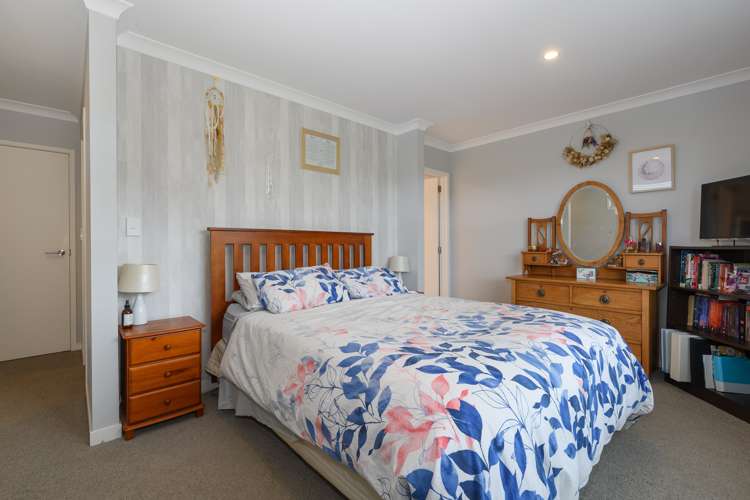 230 Ballintoy Park Drive Welcome Bay_13