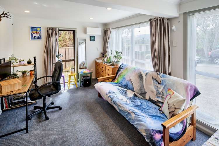16 Brasenose Place Tawa_22