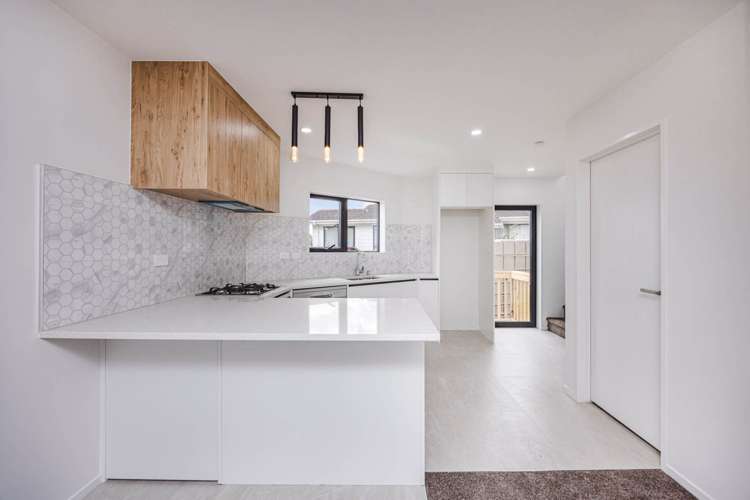 1/21 Caringbah Drive Papatoetoe_3