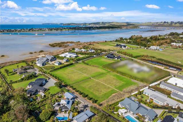 A MODERN COASTAL ESTATE