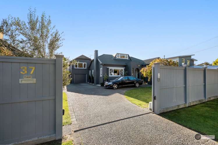 37 Pohutukawa Street Woburn_32