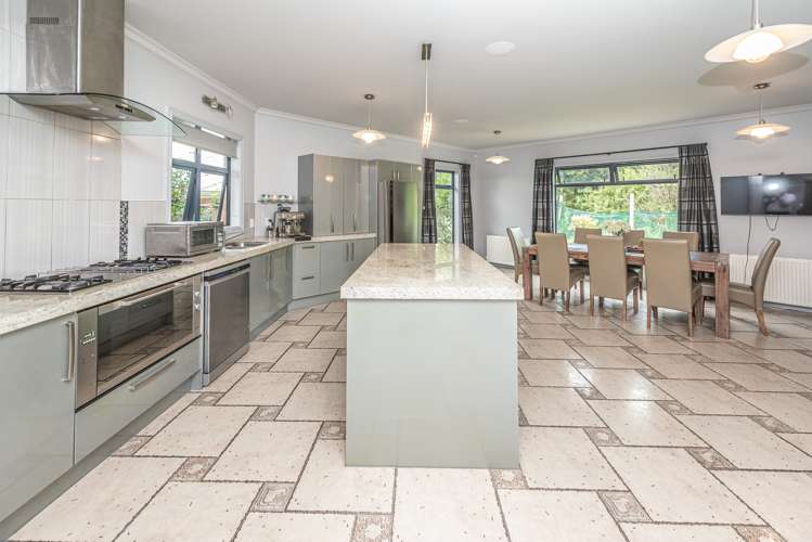 29 Lithgow Drive Otamatea_15