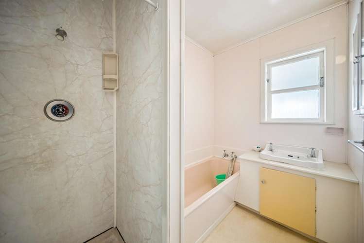 8 Robertson Road Mangere_16