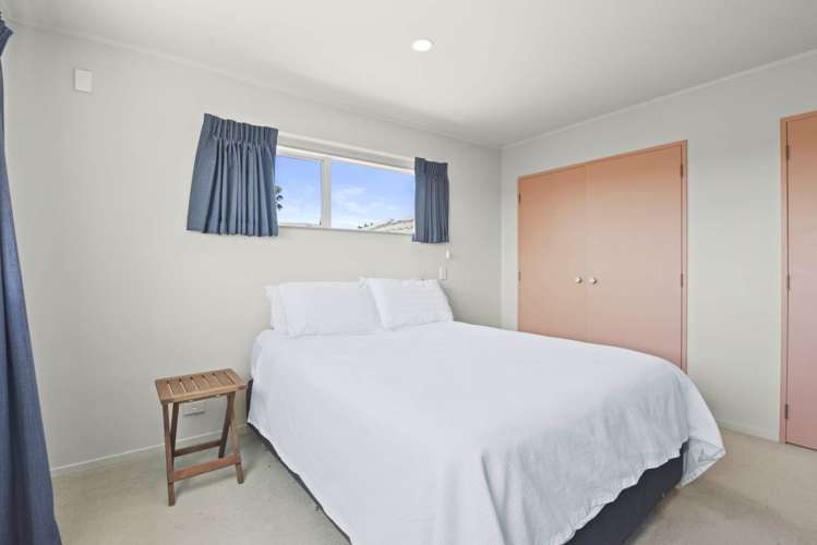 16 Alec Craig Way Gulf Harbour_12